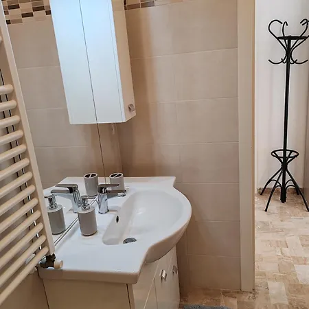 Apartament Lally *